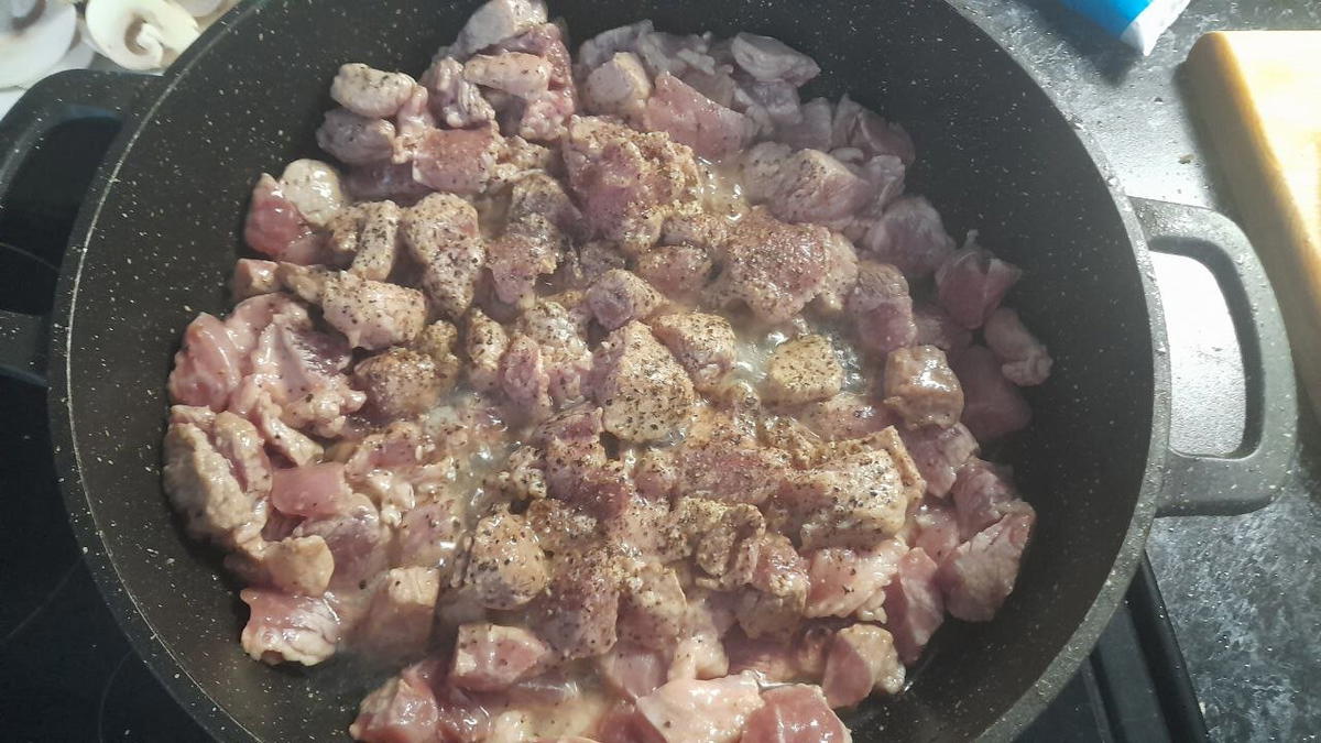 Вомбатная кухня. Мясо с грибами.