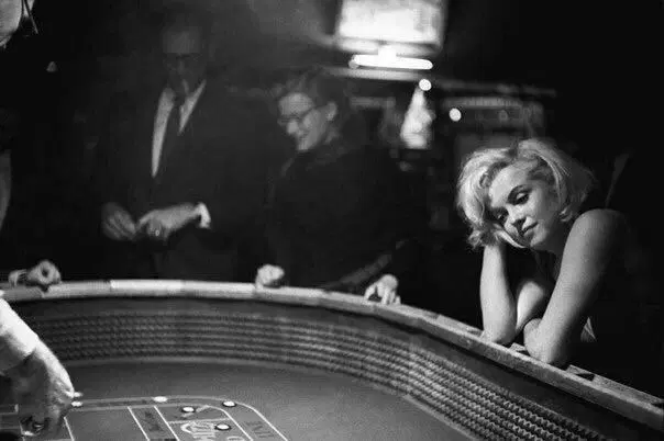 Мэрилин Монро скучает в Лас-Вегасе, 1960 год