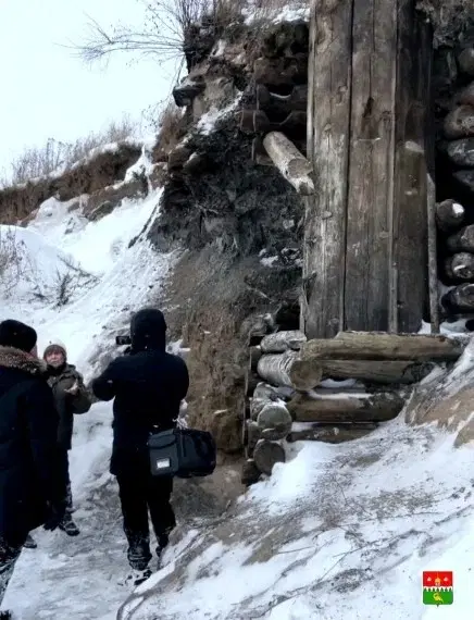 Датируются концом ХVI - началом XVII веков. https://rodina-history.ru/2024/01/31/najdennyj-pod-kotlasom-500-letnij-dereviannyj-vodoprovod-mozhet-byt-unichtozhen-ledohodom.html