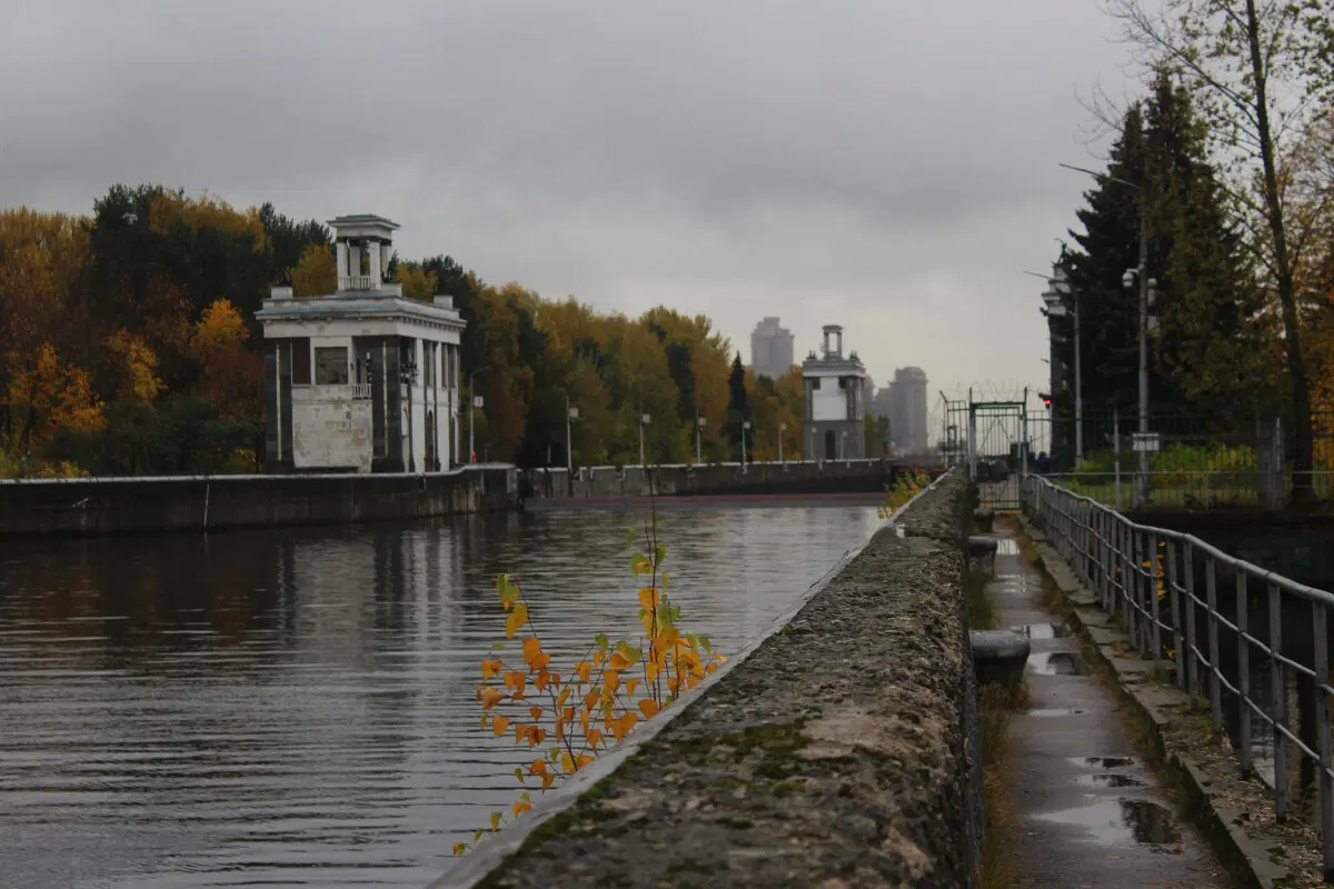 Шлюзы около Северного речного вокзала.