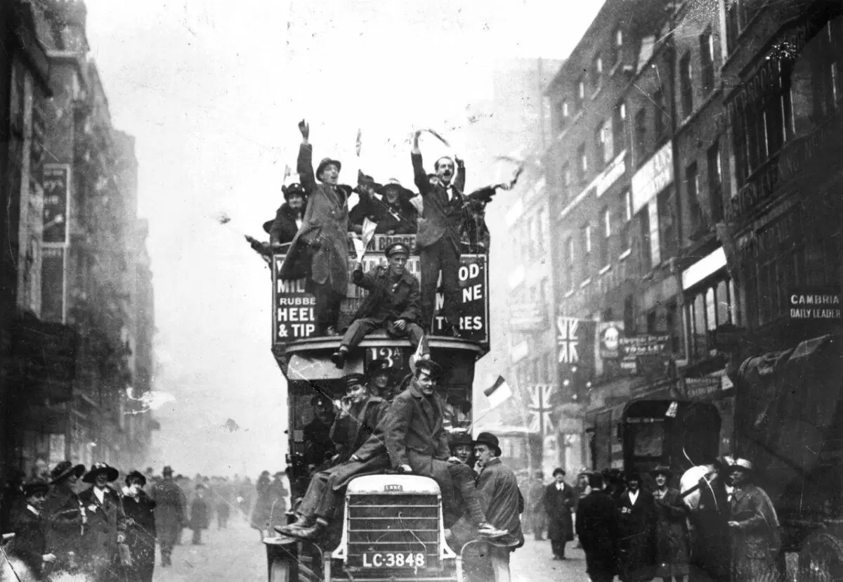 Празднование окончания Первой мировой, Великобритания, 1918 год.