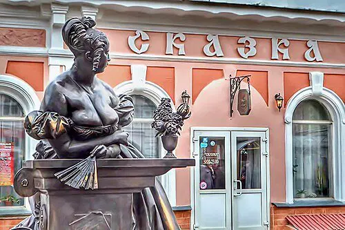Памятник казначейше в Томбове