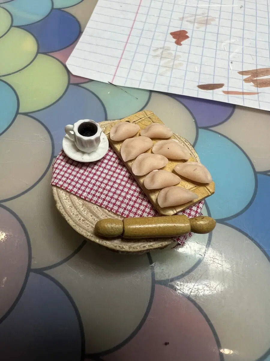 Стол в гостиную