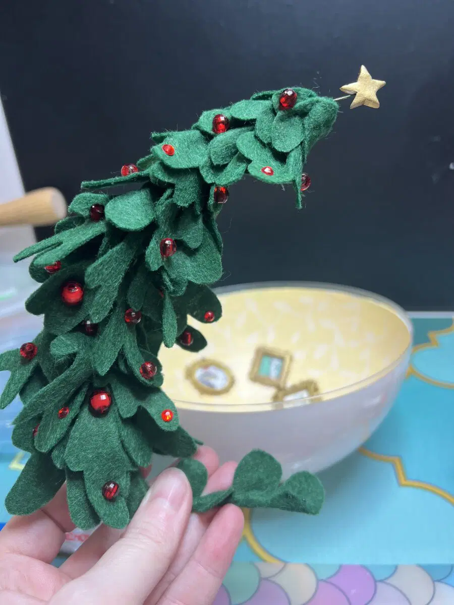 Дошила елку. И вот тут все пошло не по плану.