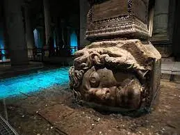 Ну я же украшение античного храма! Так же цистерна Базилика.