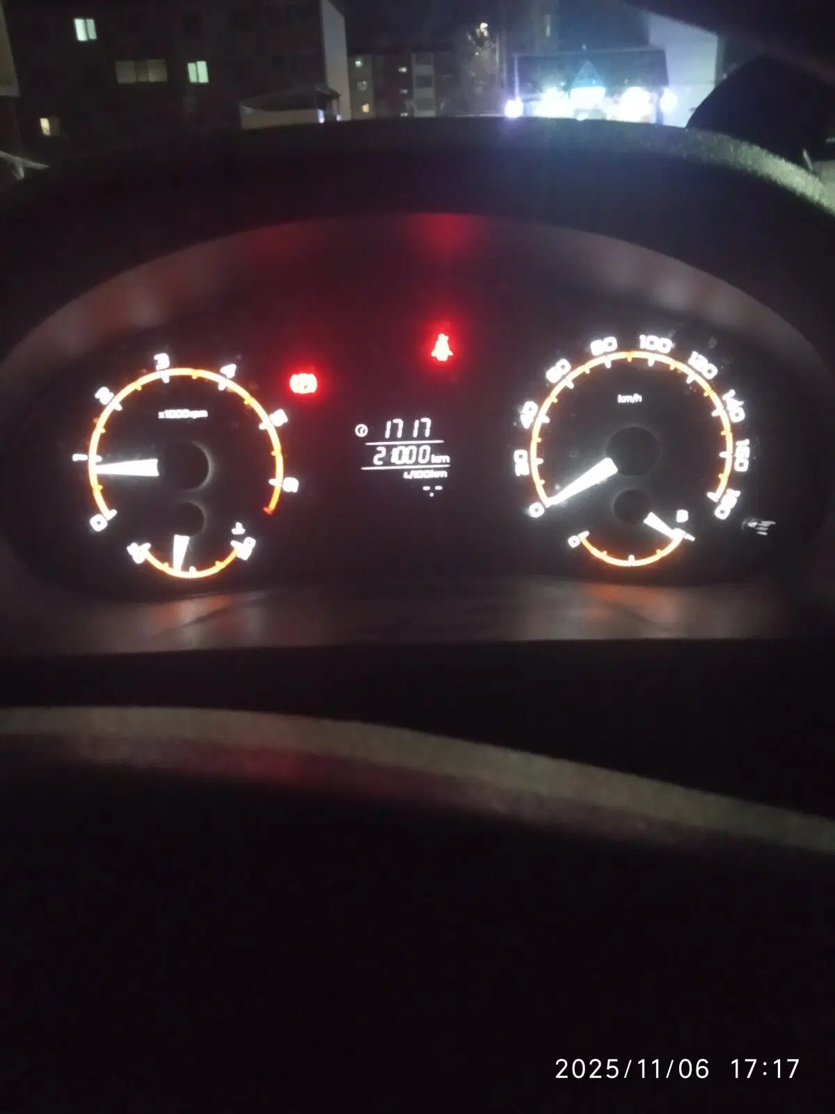 Время специально не выжидал - если бы не время, то и фоткать пробег нивы не стал