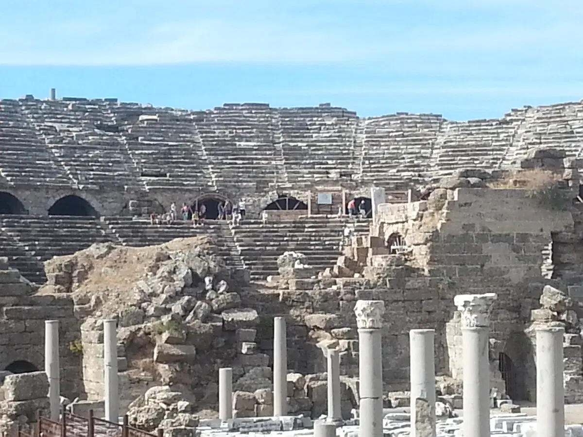 Камни как камни, но хорошо напоминают о времени 