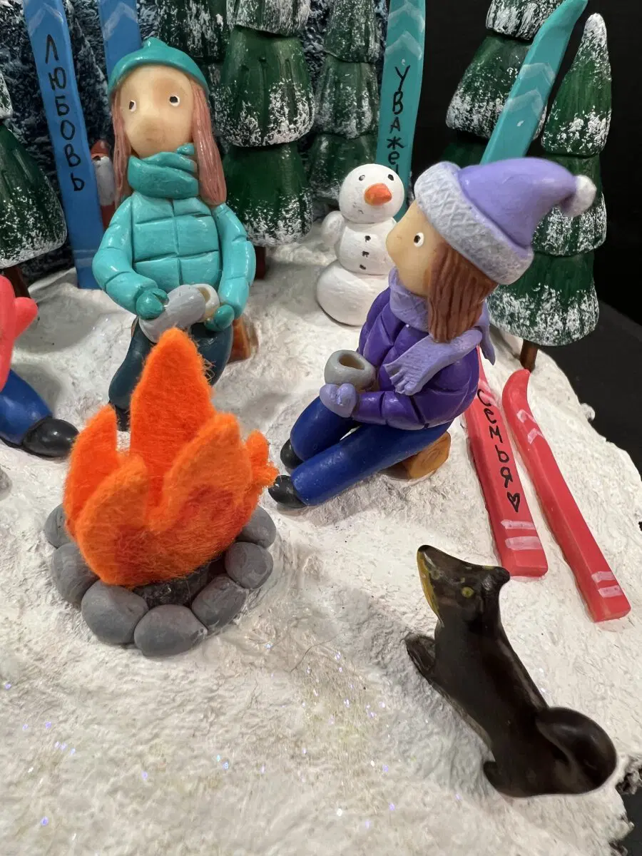 Новогодний шар с миниатюрой внутри