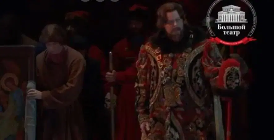 Например, очень хочу выяснить, по какой конкретно причине думный дьяк снимает шапку перед народом. Не в церкви, не перед покойником, а перед народом. Пойду искать)