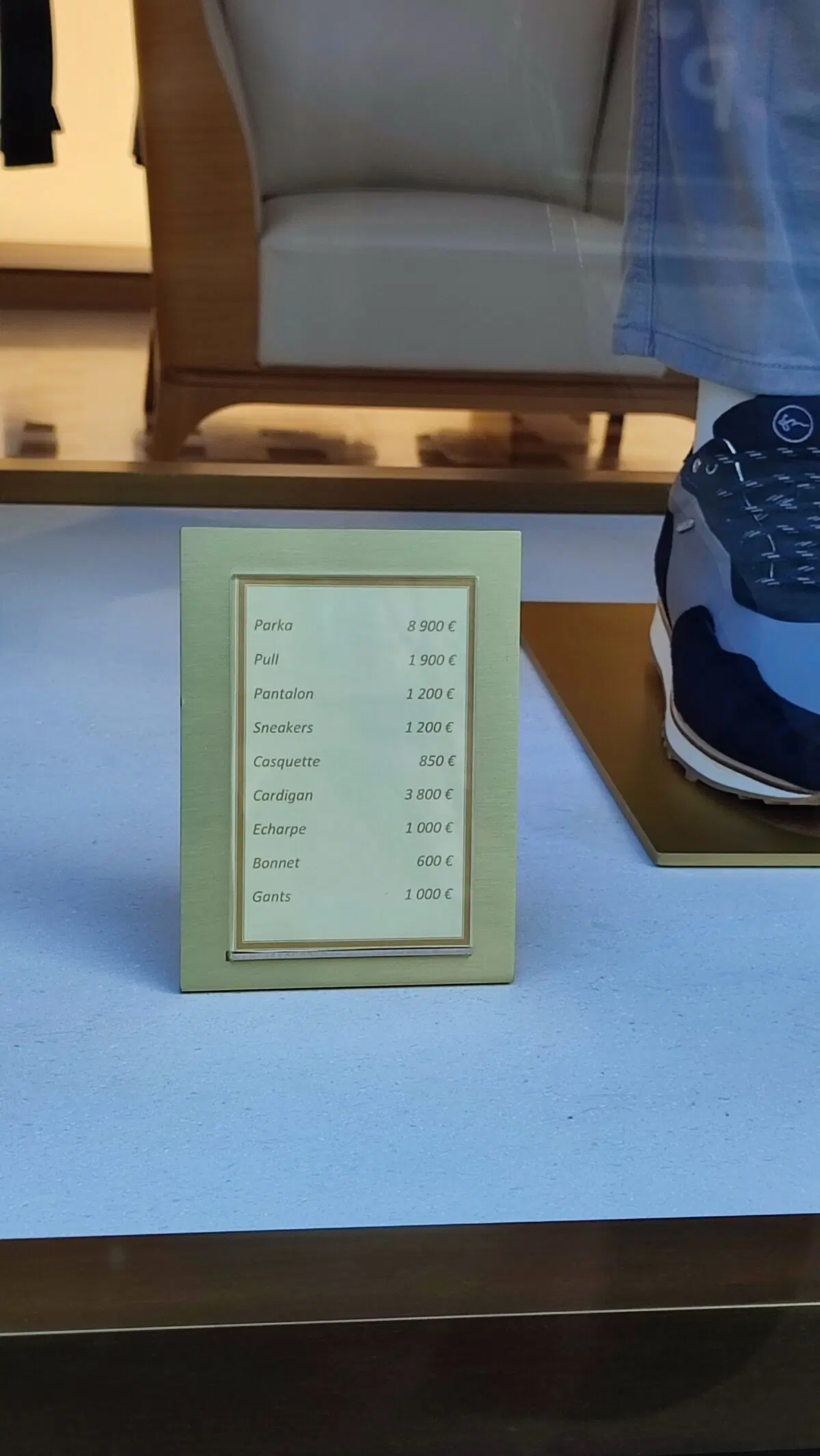 Цены на одежду конечно, моё почтение.