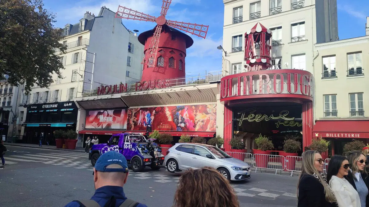 Эвакуатор в в Париже гораздо проще. Цап и потащил.