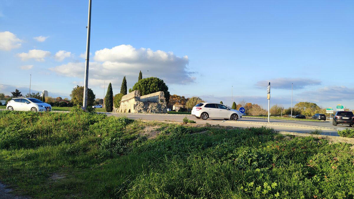 Остатки акведука.