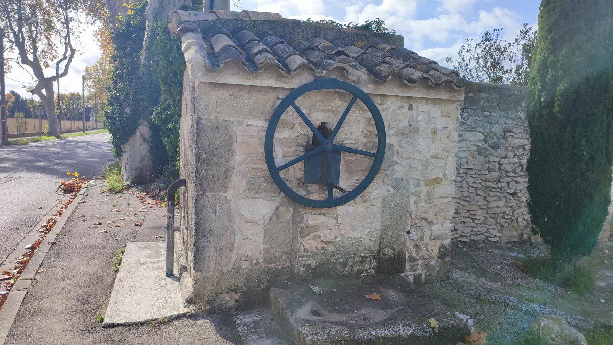 В горородке есть старая водокачка 