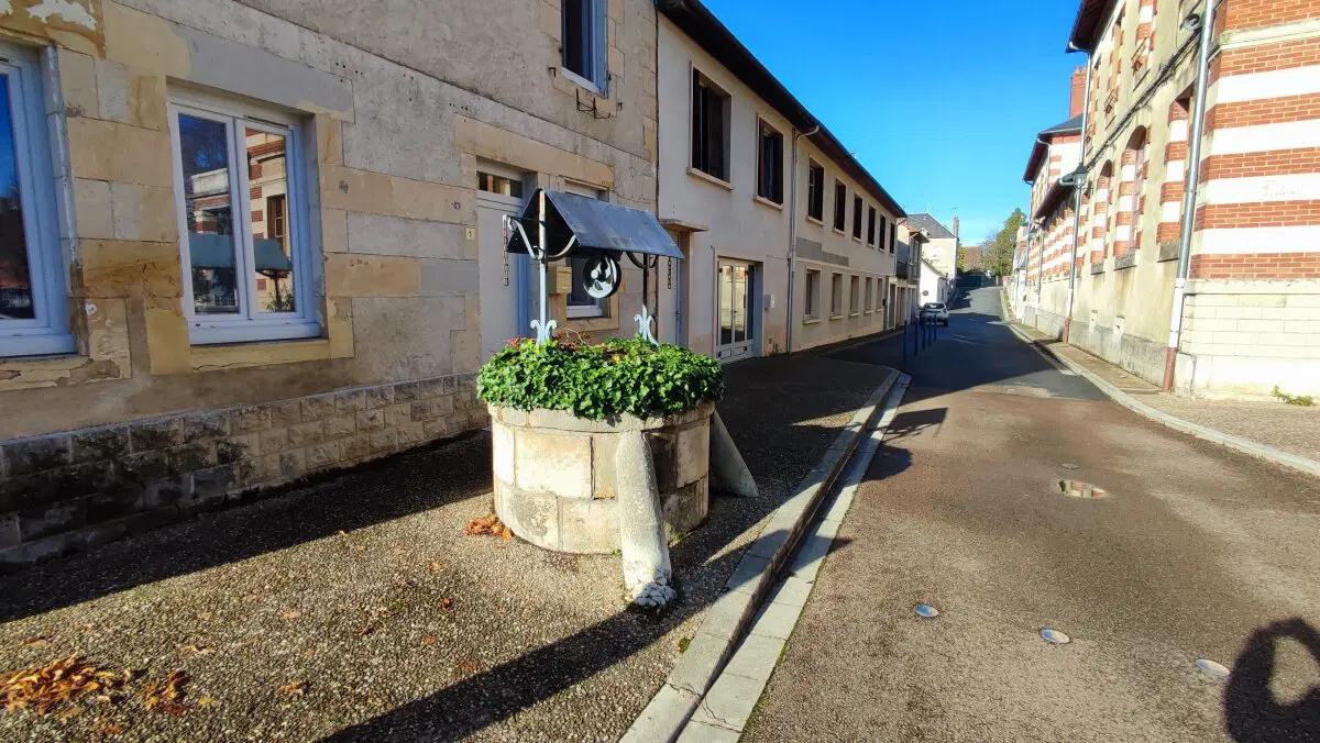 Старый городской колодец.