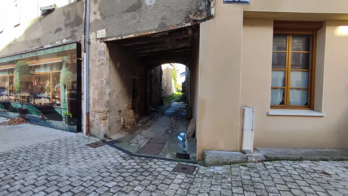 Арки ведут уже за город