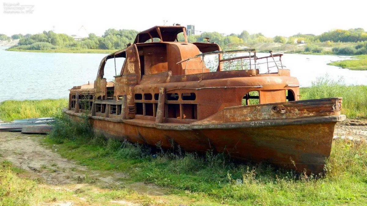 Баркасы полные шпалы...