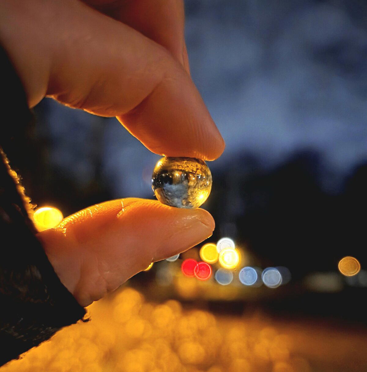 В шарике вечерние сумерки