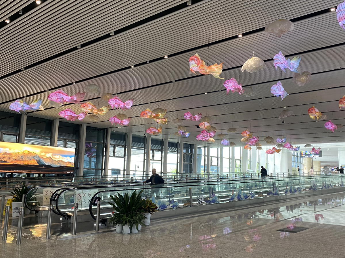 Светильники-рыбки.