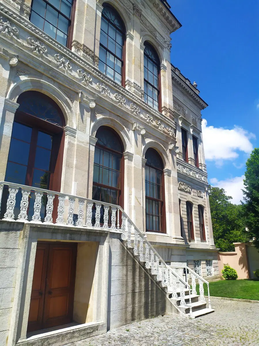 Долмбахче - сейчас большой музей типа нашего Эрмитажа