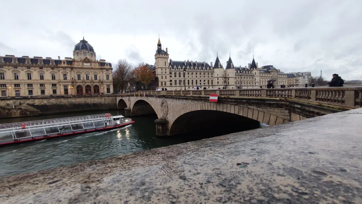 На Питер похоже