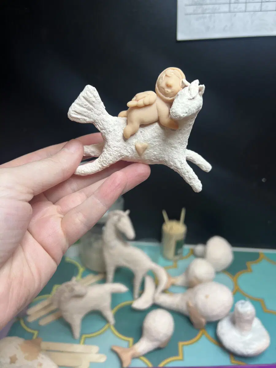 Осталось еще сделать двух коняшек, тоже синих) на счастье)