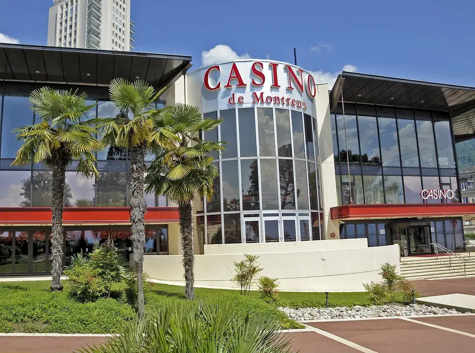 После пожара 1971 года казино Монтрё за четыре года было отстроено заново. Фото: Klaus Winkler / ullstein bild / Getty Images