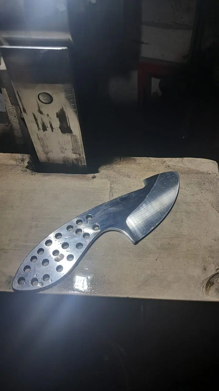 Вот для такого ножа для снятия шкуры нужны будут ножны и коробка