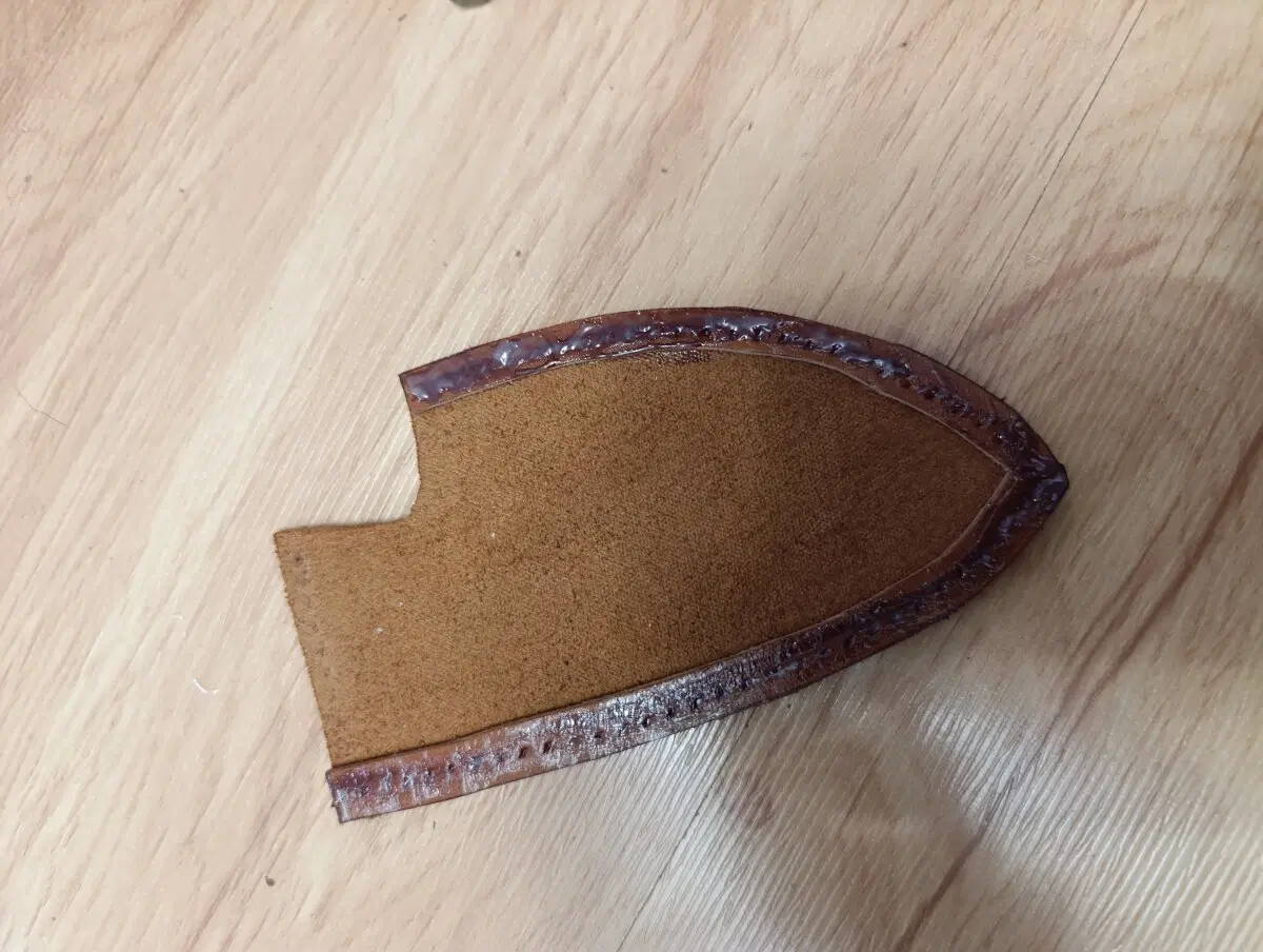 Проклеиваю части