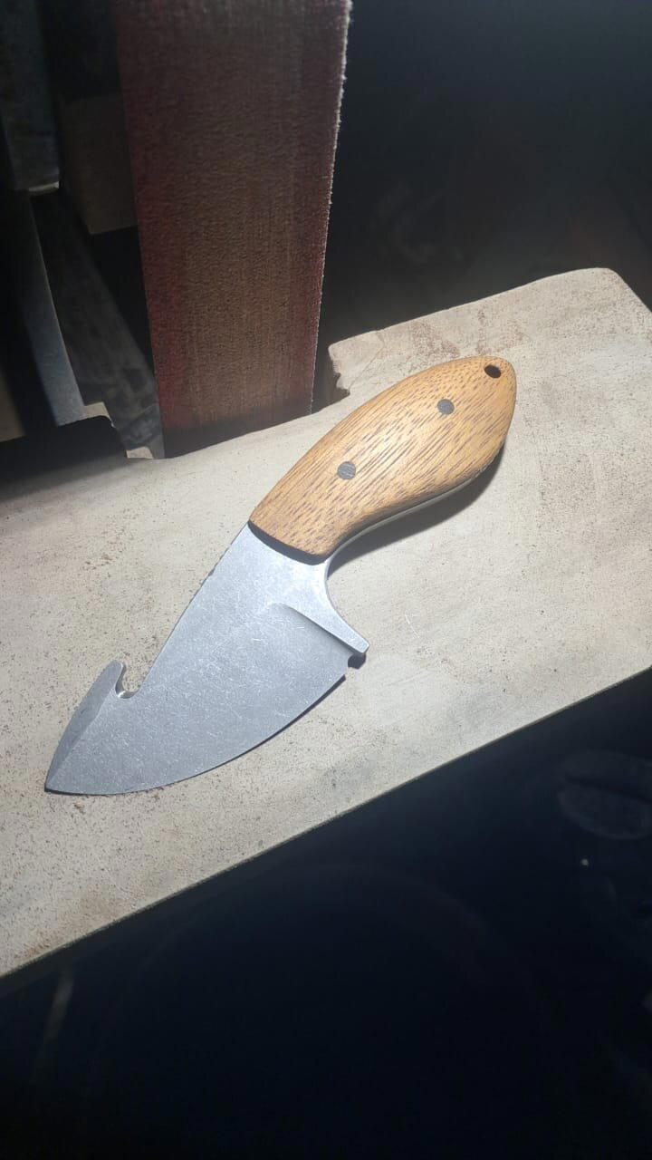 Тем временем в кузне уже ждёт готовый ножик.