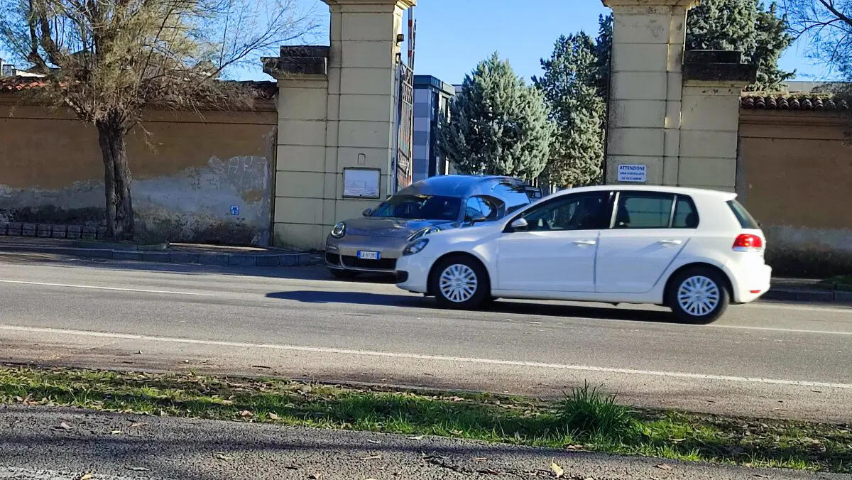 Порш катафалк, это по итальянски. Удивительно, что не Феррари.