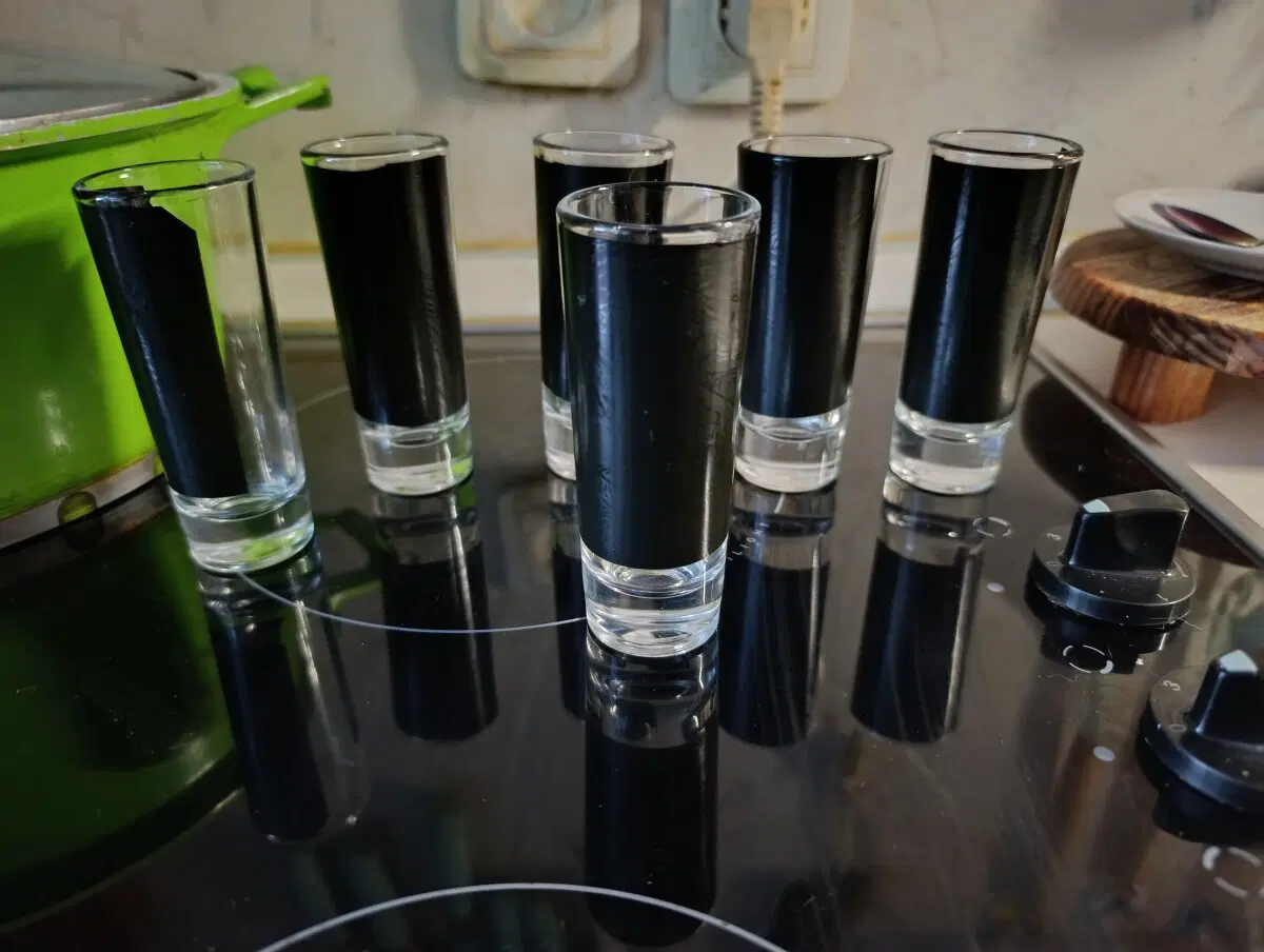 Пленочка разглажена, без пузырьков))))