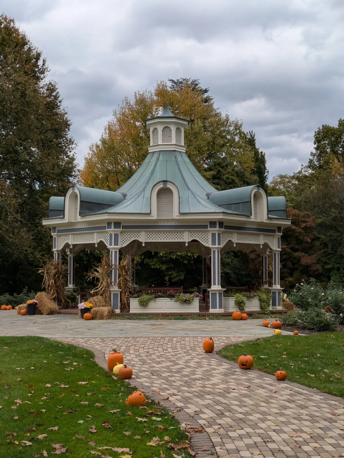 Беседка в ориентальном стиле