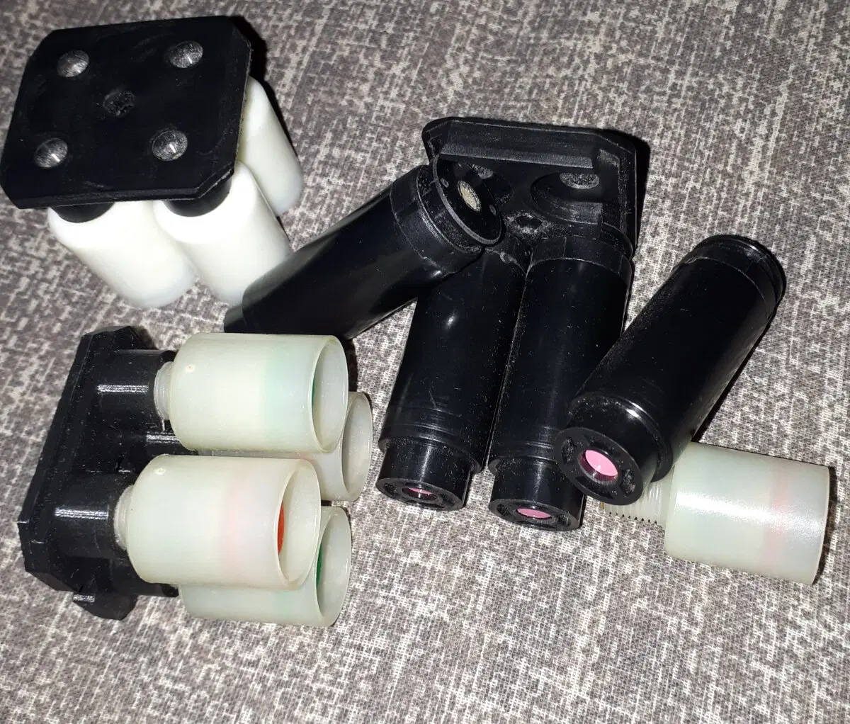 Боеприпасы и обоймы. Холст. Россыпь.<br>