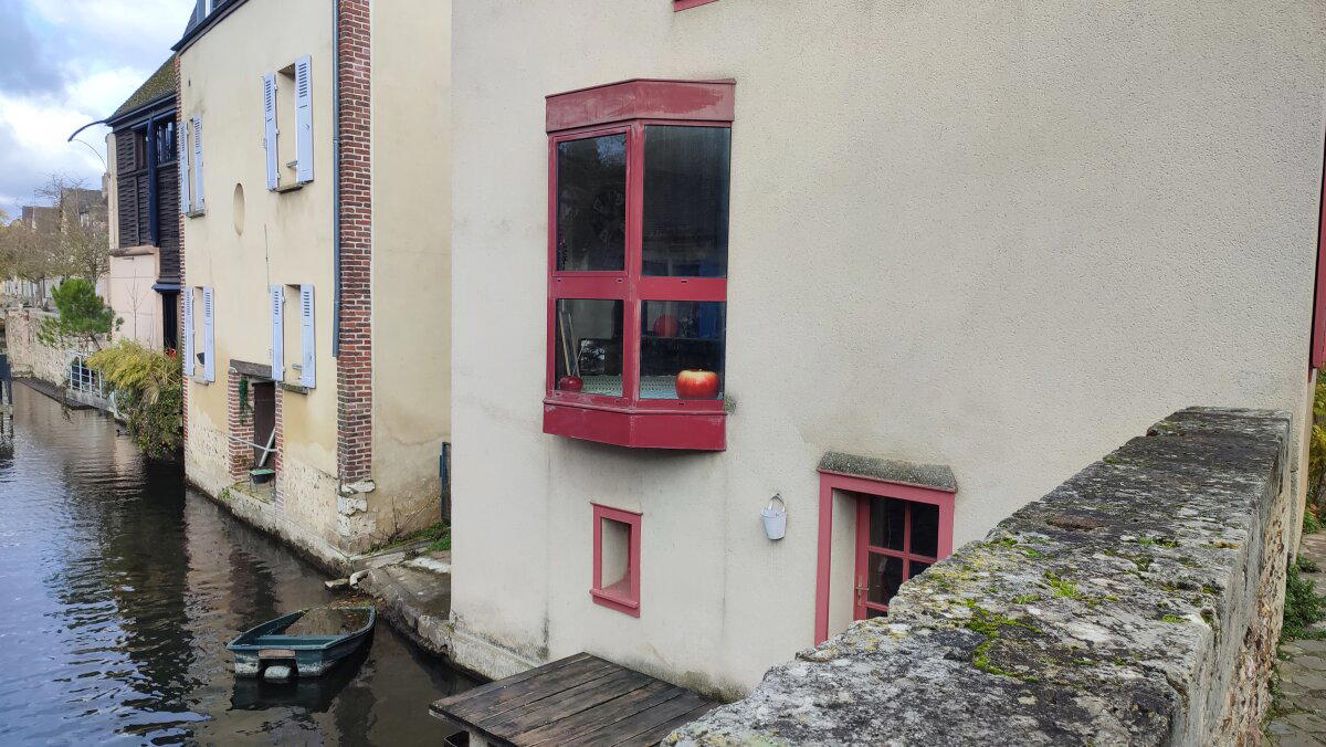 Окно над водой