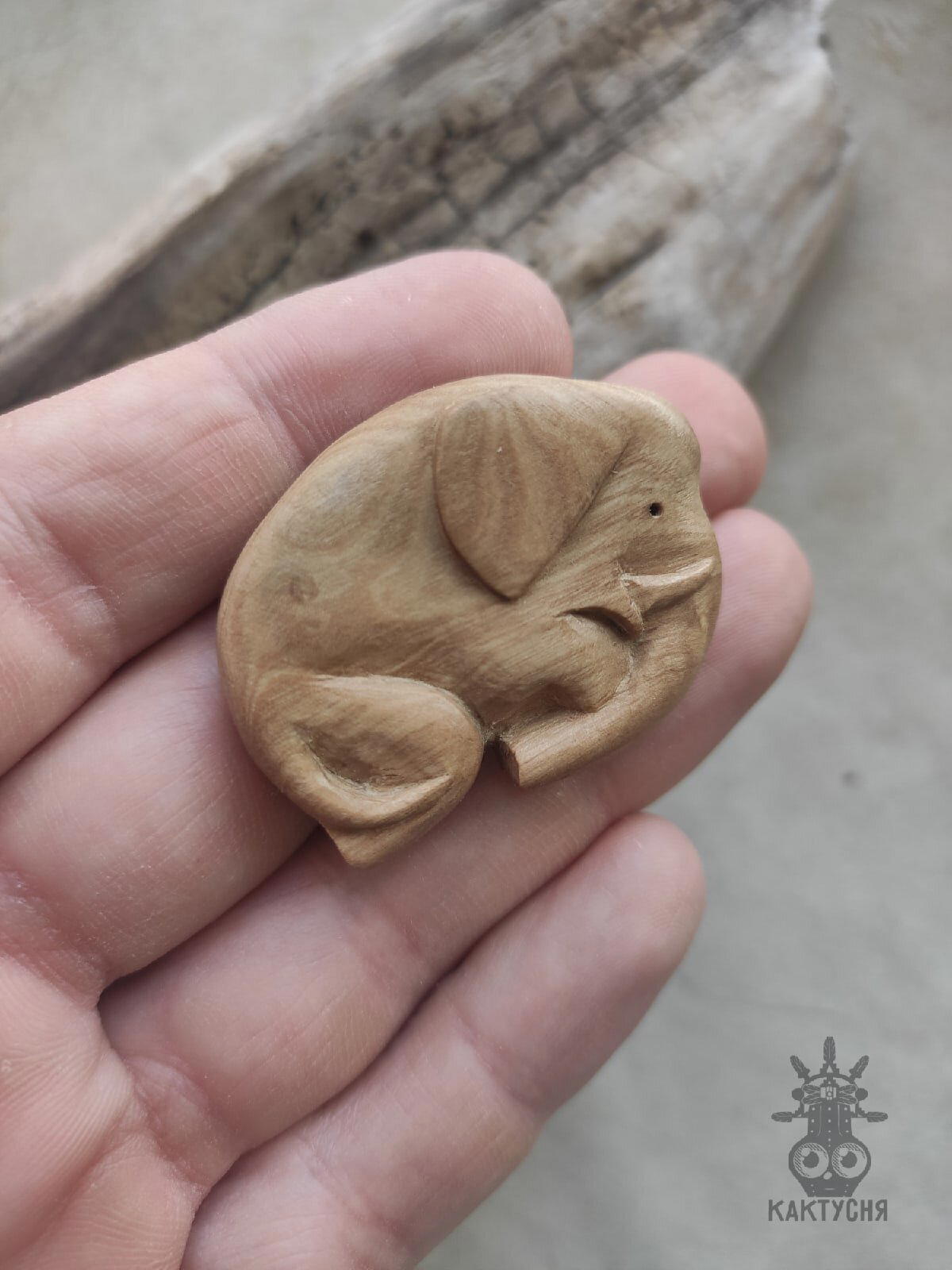 Слон из оливы