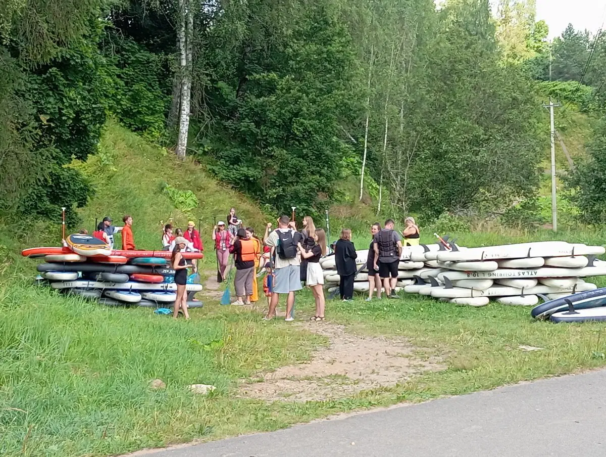 Прокат сапов будет везде - прекрасно можно прокатиться и в одиночку и компанией