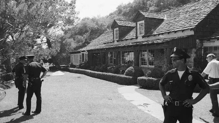 Полицейские на месте преступления