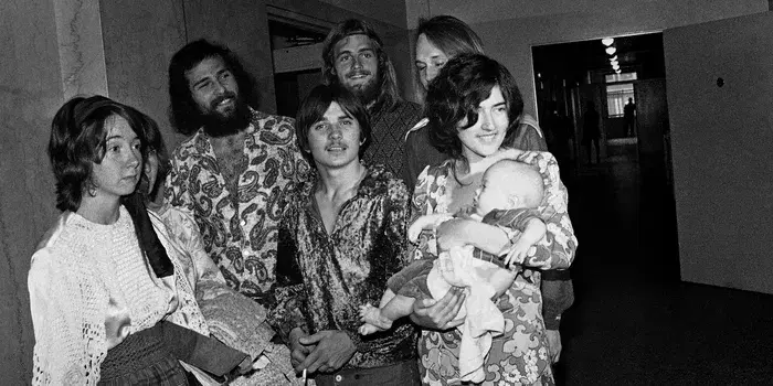 Кэтрин справа. Слева Линнет