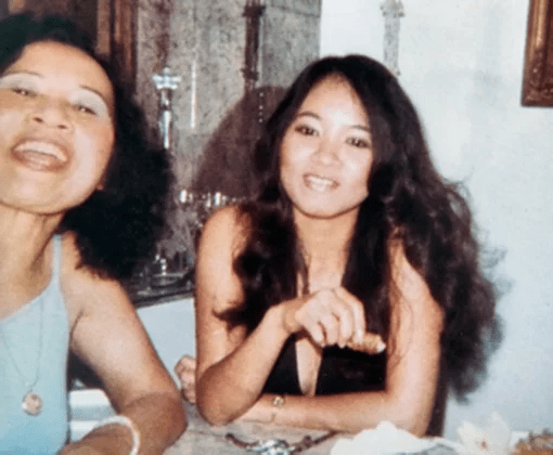 Ван Тран в 1982 году (она справа)