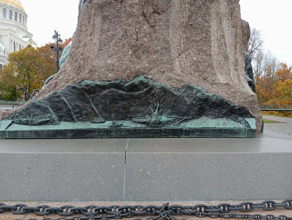 Памятник Макарову в Кронштадте