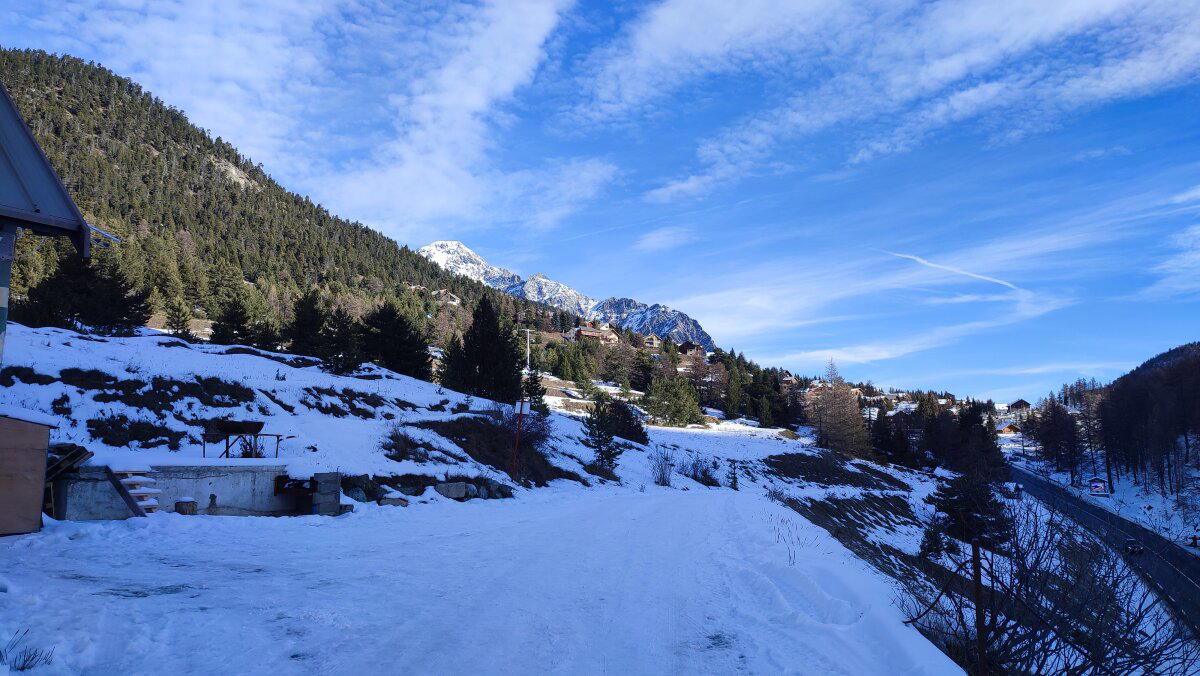 Телефон всего не передаёт.