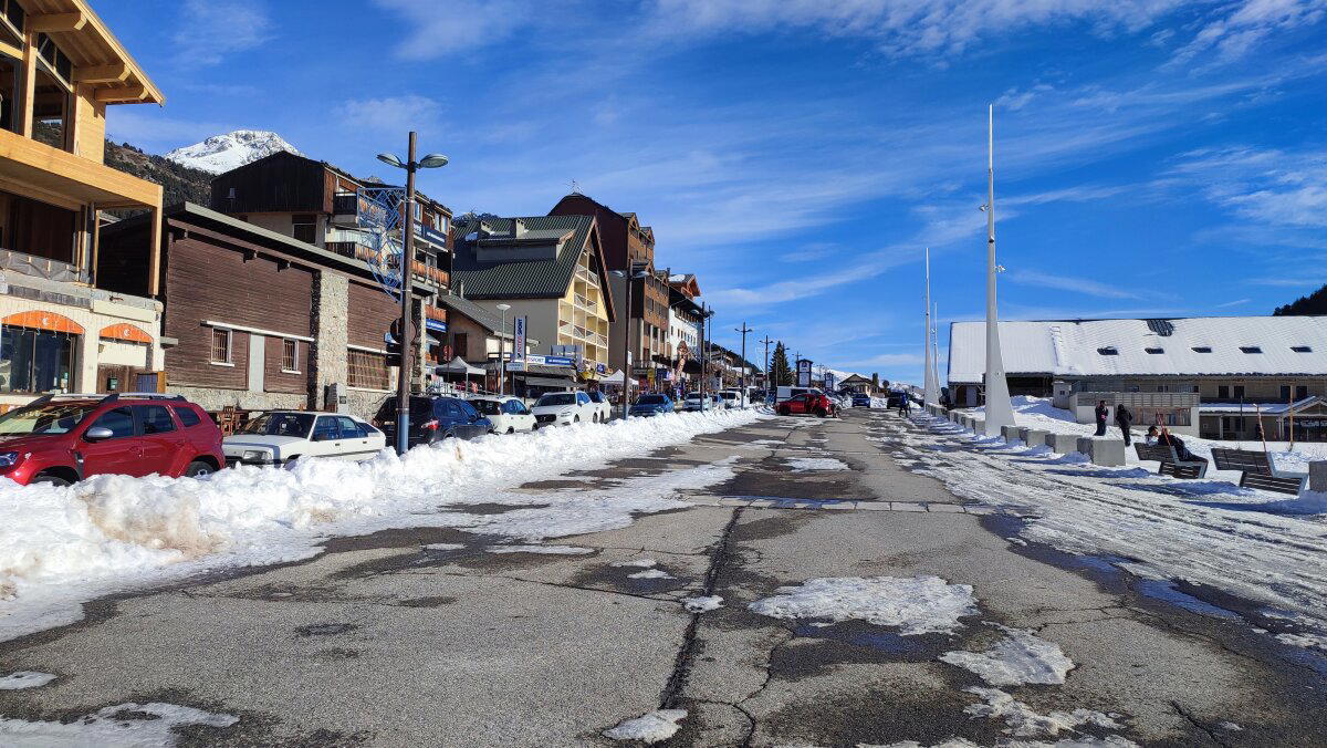 Монженевер.