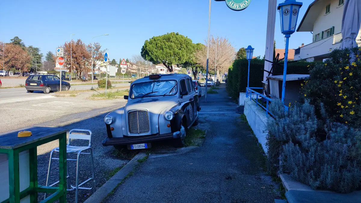 Моя гостиница. Интересные машины