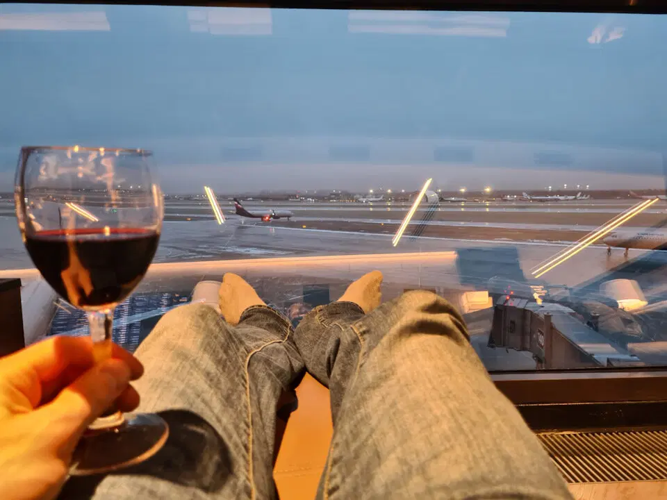 Да просто так не пил — не хотелось. Теперь снова пю. Ваше здоровье.