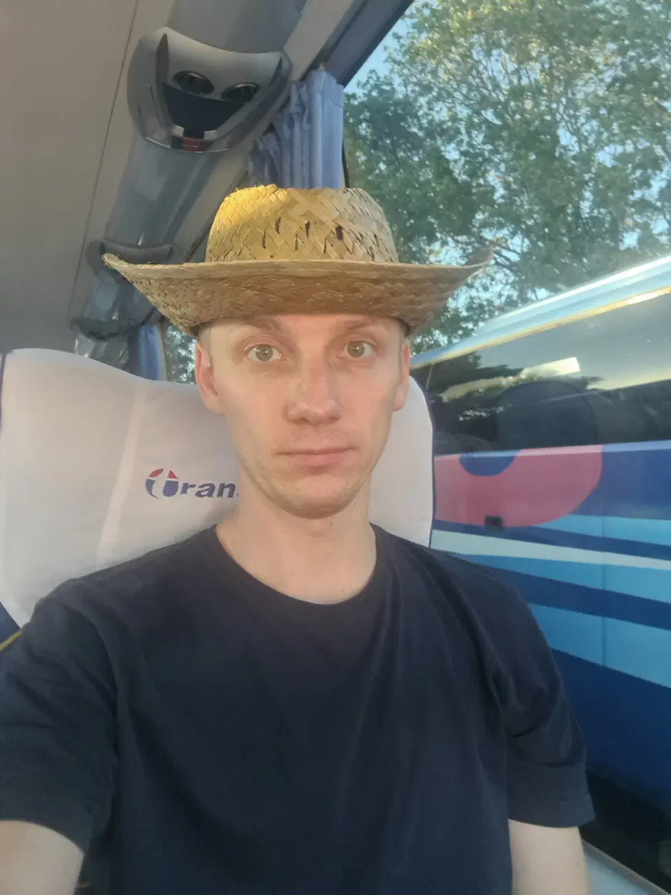 Всем росневтянам — по коктейлю и шляпе. Запомни её.