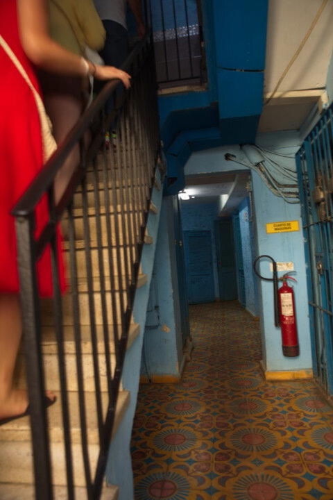 Кафе — родина коктейля Мохито. Ну… Лестница в то кафе.