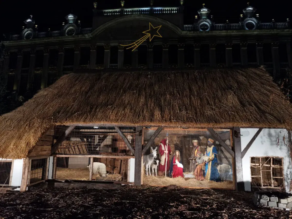 Скандальная рождественская инсталляция в Брюсселе