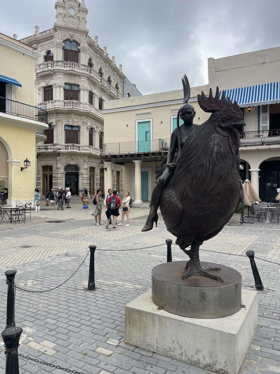 Гадай чо эта статуя значит.