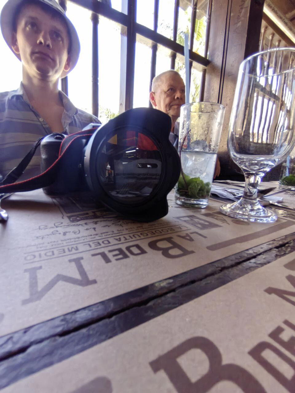 ФОтопотеряшка из кафе Хемингуэй (где родина Мохито)