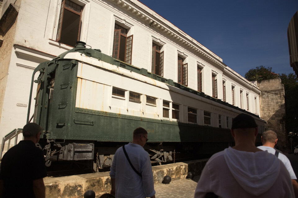 Налогово-поборный суперлюксовый бронированный правительственный вагон.